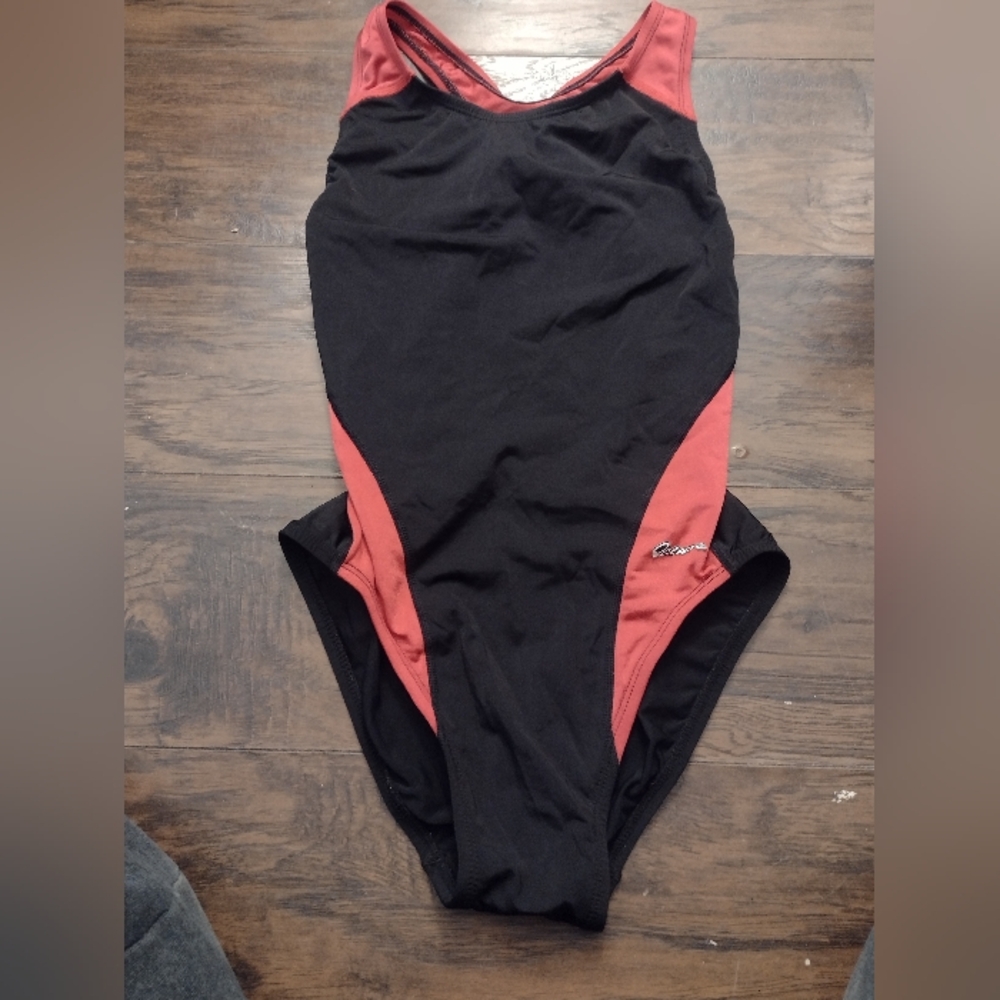 Black and Red One Piece Swimwear Athletic Cut Size 32.